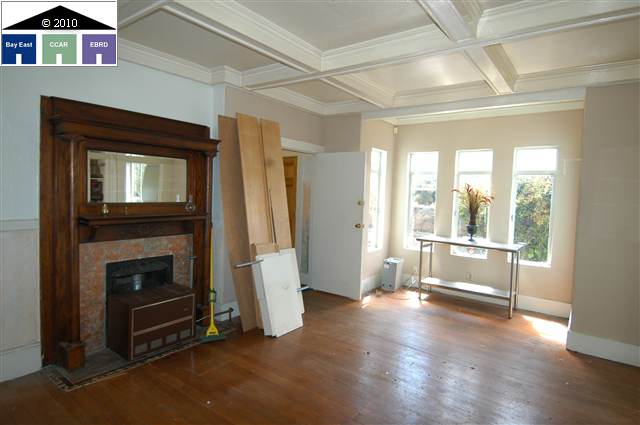 1072 60TH ST, OAKLAND, California 94608-2352, ,Comm Ri Multi-units 5+,For Sale,60TH ST,40468270