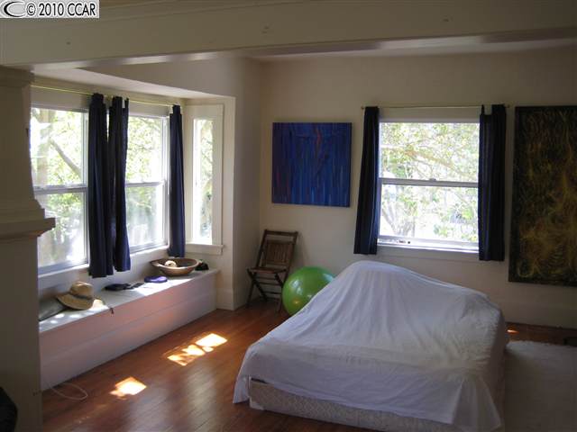 30 NICHOLL AVE, RICHMOND, California 94801-3919, ,Comm Ri Multi-units 5+,For Sale,NICHOLL AVE,40474277