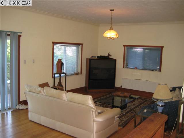 30 NICHOLL AVE, RICHMOND, California 94801-3919, ,Comm Ri Multi-units 5+,For Sale,NICHOLL AVE,40474277