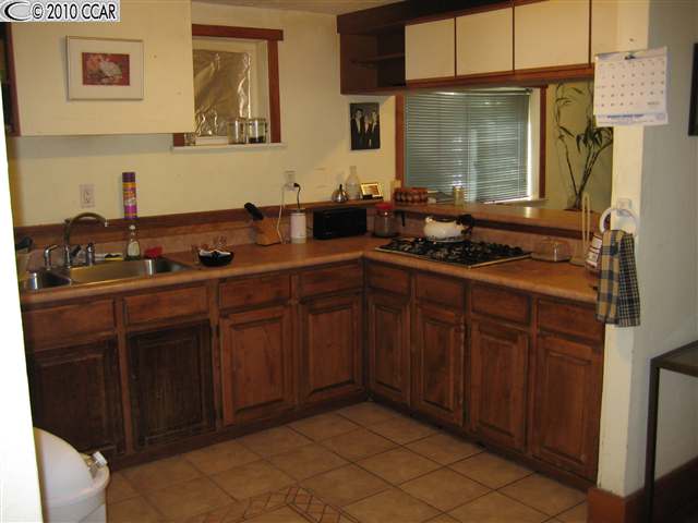 30 NICHOLL AVE, RICHMOND, California 94801-3919, ,Comm Ri Multi-units 5+,For Sale,NICHOLL AVE,40474277