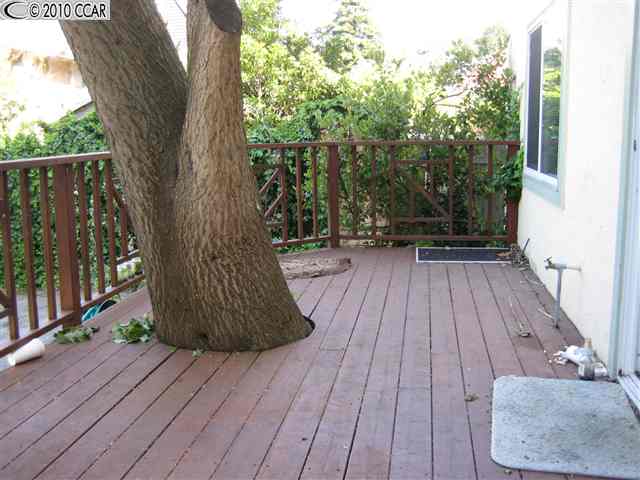 30 NICHOLL AVE, RICHMOND, California 94801-3919, ,Comm Ri Multi-units 5+,For Sale,NICHOLL AVE,40474277