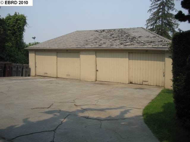 1335 28TH ST, OAKLAND, California 94606-3207, ,Comm Ri Multi-units 5+,For Sale,28TH ST,40480497