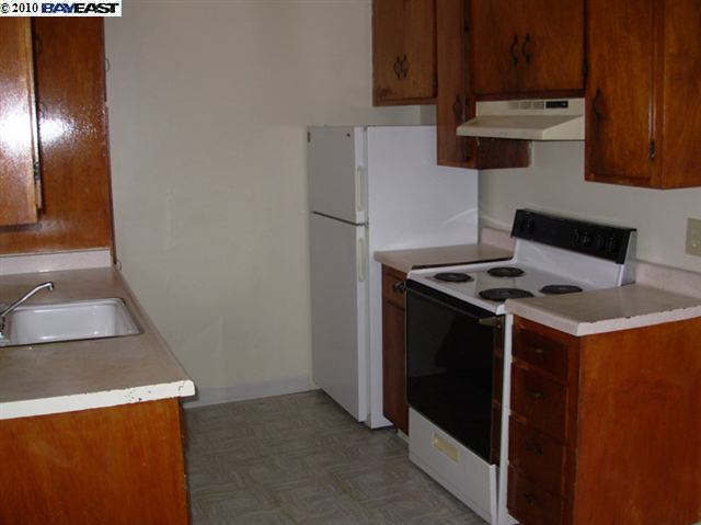 6108 HILTON ST, OAKLAND, California 94605-1445, ,Comm Ri Multi-units 5+,For Sale,HILTON ST,40481689
