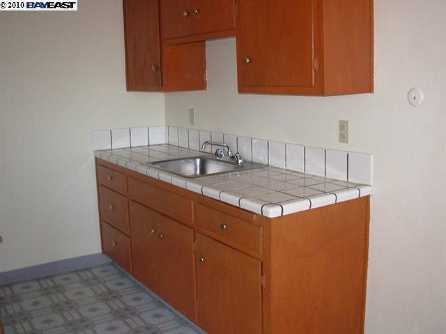 6108 HILTON ST, OAKLAND, California 94605-1445, ,Comm Ri Multi-units 5+,For Sale,HILTON ST,40481689