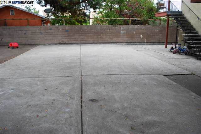 6108 HILTON ST, OAKLAND, California 94605-1445, ,Comm Ri Multi-units 5+,For Sale,HILTON ST,40481689