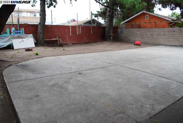 6108 HILTON ST, OAKLAND, California 94605-1445, ,Comm Ri Multi-units 5+,For Sale,HILTON ST,40481689