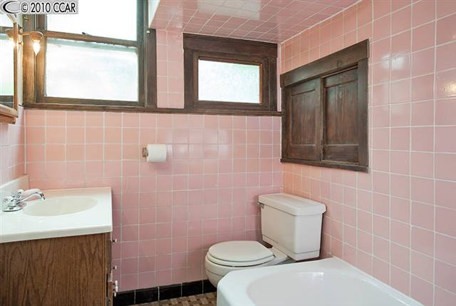 2610 College Ave, BERKELEY, California 94704-3407, ,Comm Ri Multi-units 5+,For Sale,College Ave,40482816