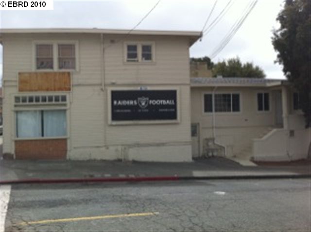 3009 MacArthur, OAKLAND, California 94602, ,Comm Ri Multi-units 5+,For Sale,MacArthur,40489983
