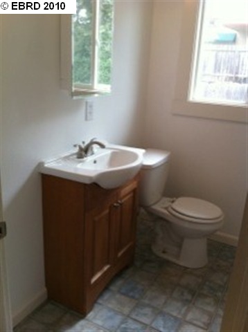3009 MacArthur, OAKLAND, California 94602, ,Comm Ri Multi-units 5+,For Sale,MacArthur,40489983