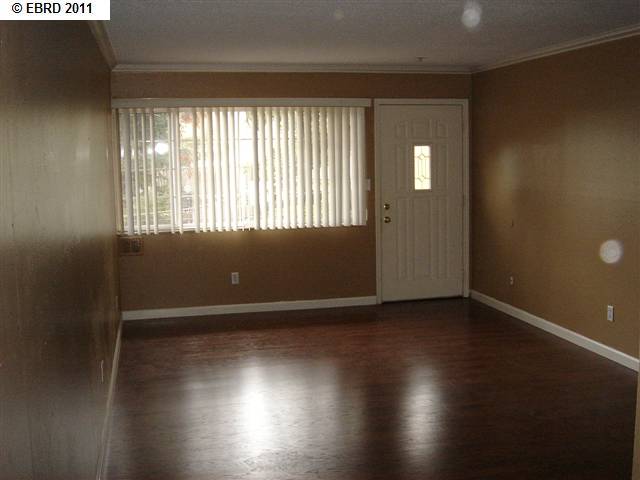 25 MOSS AVE, OAKLAND, California 94610-1314, ,Comm Ri Multi-units 5+,For Sale,MOSS AVE,40507274