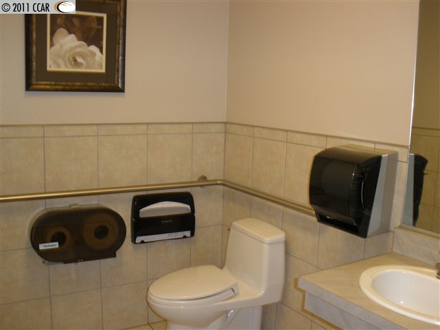1866 CLAYTON RD #211, CONCORD, California 94520-2514, ,Comm Industrial For Lease,For Rent,CLAYTON RD #211,40937370