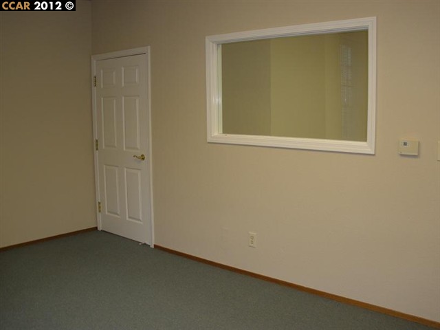 1866 CLAYTON RD #105, CONCORD, California 94520-2514, ,Comm Industrial For Lease,For Rent,CLAYTON RD #105,40937385