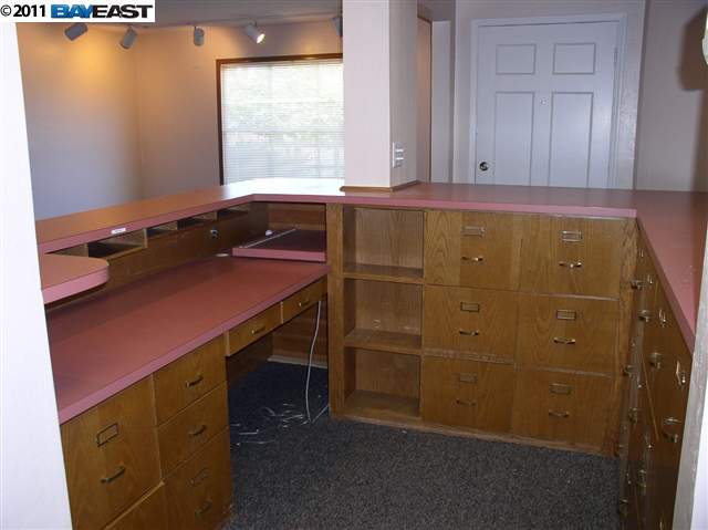 22179 REDWOOD RD, CASTRO VALLEY, California 94546-7107, ,Comm Industrial For Lease,For Rent,REDWOOD RD,40937445