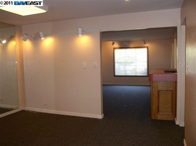 22179 REDWOOD RD, CASTRO VALLEY, California 94546-7107, ,Comm Industrial For Lease,For Rent,REDWOOD RD,40937445