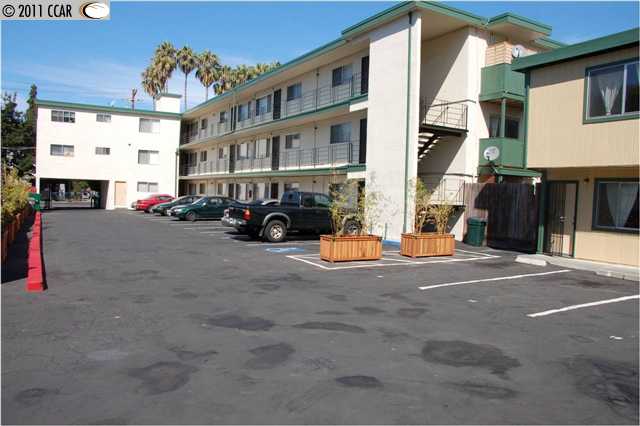 3050 FRUITVALE AVE, OAKLAND, California 94602-2160, ,Comm Ri Multi-units 5+,For Sale,FRUITVALE AVE,40522024