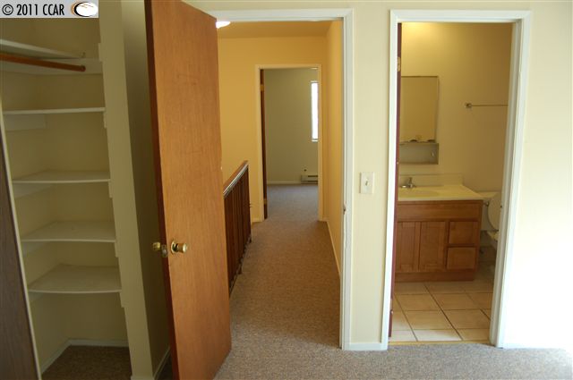 3050 FRUITVALE AVE, OAKLAND, California 94602-2160, ,Comm Ri Multi-units 5+,For Sale,FRUITVALE AVE,40522024