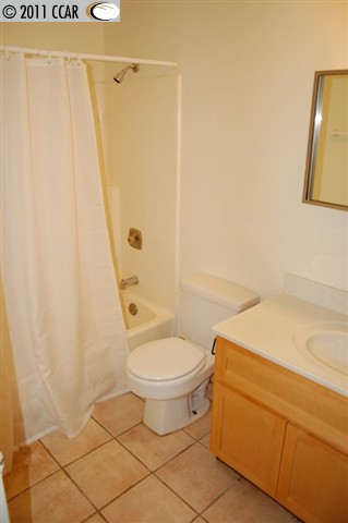 3050 FRUITVALE AVE, OAKLAND, California 94602-2160, ,Comm Ri Multi-units 5+,For Sale,FRUITVALE AVE,40522024