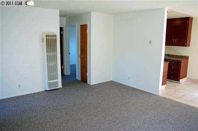 3050 FRUITVALE AVE, OAKLAND, California 94602-2160, ,Comm Ri Multi-units 5+,For Sale,FRUITVALE AVE,40522024