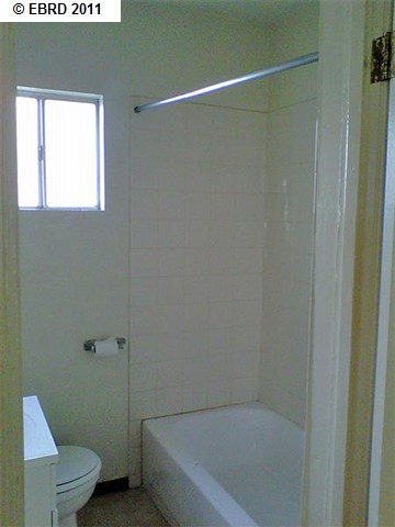 1628 38TH AVE, OAKLAND, California 94601-3555, ,Comm Ri Multi-units 5+,For Sale,38TH AVE,40524601