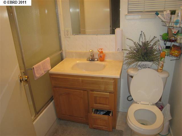 2151 24 th st, OAKLAND, California 94606, ,Comm Ri Multi-units 5+,For Sale,24 th st,40526666