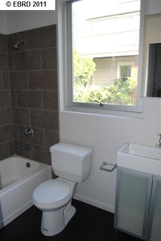 830 MILTON ST, OAKLAND, California 94607-3446, ,Comm Ri Multi-units 5+,For Sale,MILTON ST,40530742