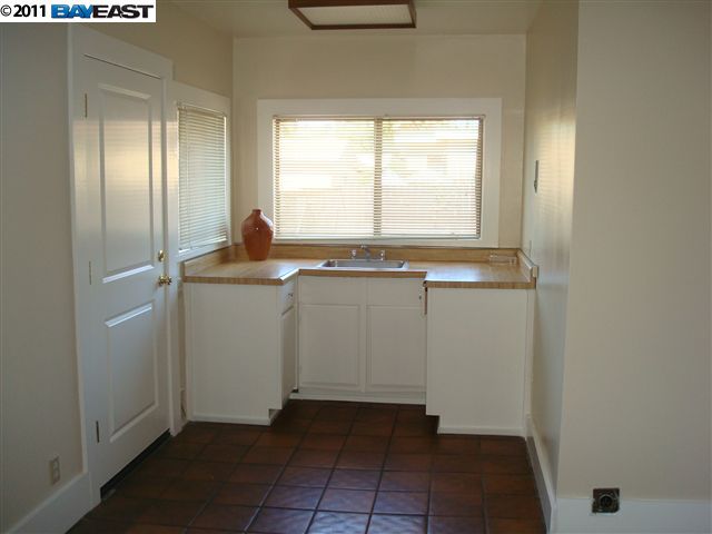 370 14TH ST, SAN LEANDRO, California 94577-1808, ,Comm Industrial For Lease,For Rent,14TH ST,40937580