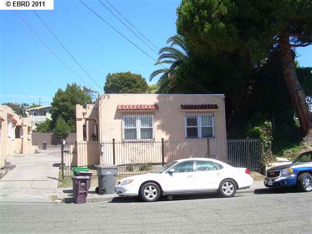 2114 VICKSBURG AVE, OAKLAND, California 94601-5420, ,Comm Ri Multi-units 5+,For Sale,VICKSBURG AVE,40542249