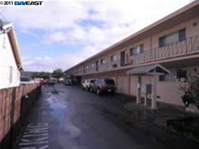 22192 GARDEN AVE, HAYWARD, California 94541-6064, ,Comm Ri Multi-units 5+,For Sale,GARDEN AVE,40546220