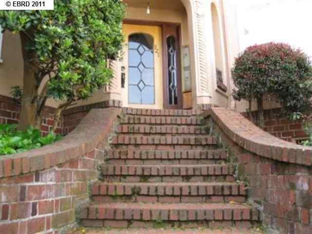 921 28th Street, OAKLAND, California 94610-4056, ,Comm Ri Multi-units 5+,For Sale,28th Street,40547909