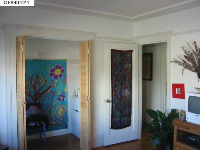 3803 MANILA AVE, OAKLAND, California 94609-2621, ,Comm Ri Multi-units 5+,For Sale,MANILA AVE,40548232