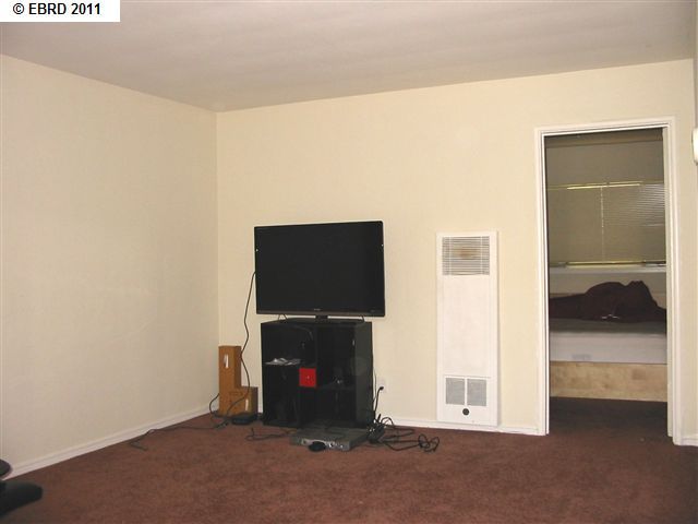 650 ALCATRAZ AVE, OAKLAND, California 94609-1006, ,Comm Ri Multi-units 5+,For Sale,ALCATRAZ AVE,40548498