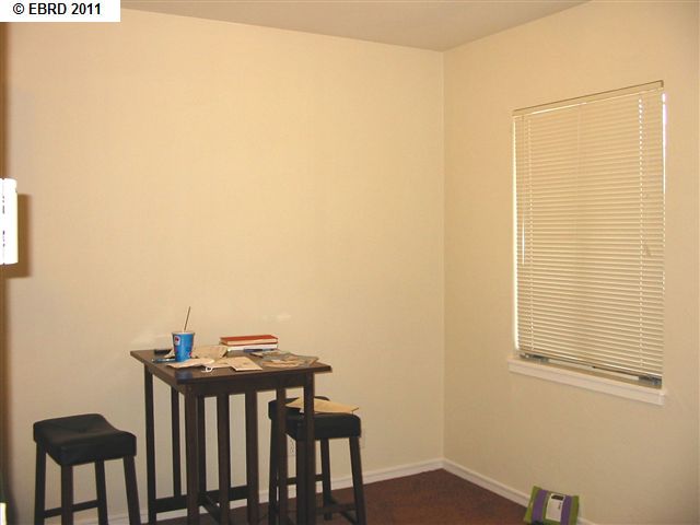650 ALCATRAZ AVE, OAKLAND, California 94609-1006, ,Comm Ri Multi-units 5+,For Sale,ALCATRAZ AVE,40548498