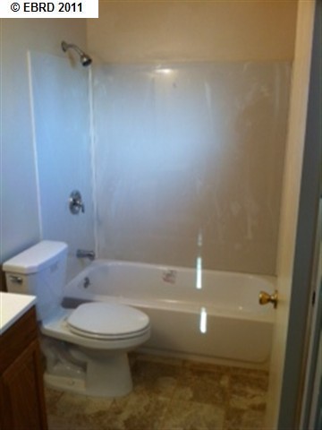 9326 BANCROFT AVE, OAKLAND, California 94603-1841, ,Comm Ri Multi-units 5+,For Sale,BANCROFT AVE,40553348