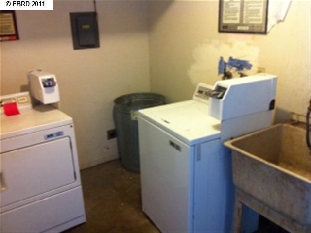 9326 BANCROFT AVE, OAKLAND, California 94603-1841, ,Comm Ri Multi-units 5+,For Sale,BANCROFT AVE,40553348