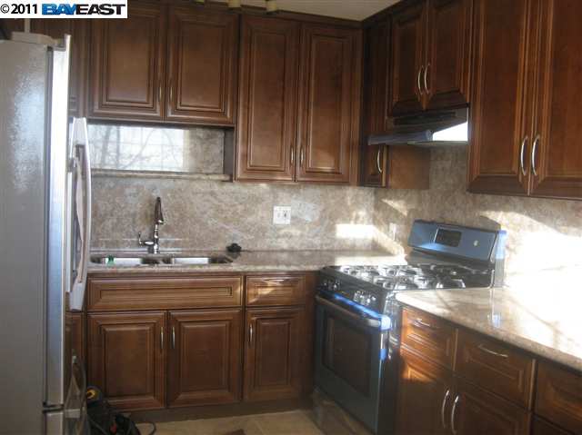 15963 MAUBERT AVENUE, SAN LEANDRO, California 94578-1201, ,Comm Ri Multi-units 5+,For Sale,MAUBERT AVENUE,40559254
