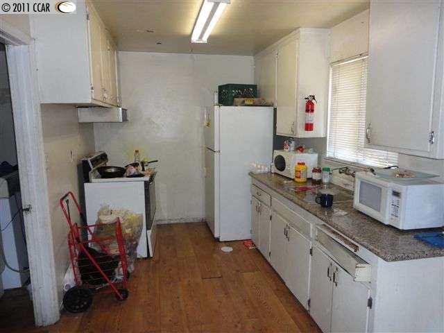 2825 82ND AVE, OAKLAND, California 94605-3510, ,Comm Ri Multi-units 5+,For Sale,82ND AVE,40559273
