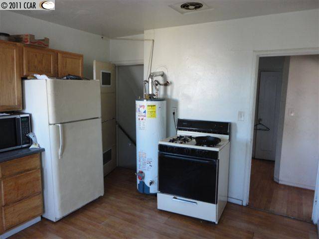 2825 82ND AVE, OAKLAND, California 94605-3510, ,Comm Ri Multi-units 5+,For Sale,82ND AVE,40559273