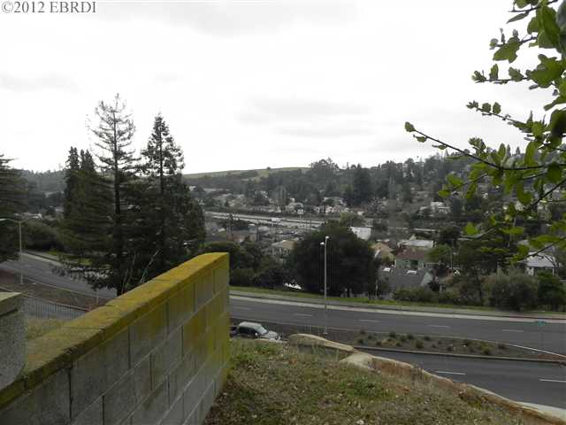 8036 GREENRIDGE DR, OAKLAND, California 94605-3704, ,Comm Ri Multi-units 5+,For Sale,GREENRIDGE DR,40560256