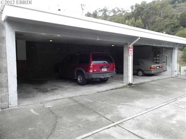 8036 GREENRIDGE DR, OAKLAND, California 94605-3704, ,Comm Ri Multi-units 5+,For Sale,GREENRIDGE DR,40560256