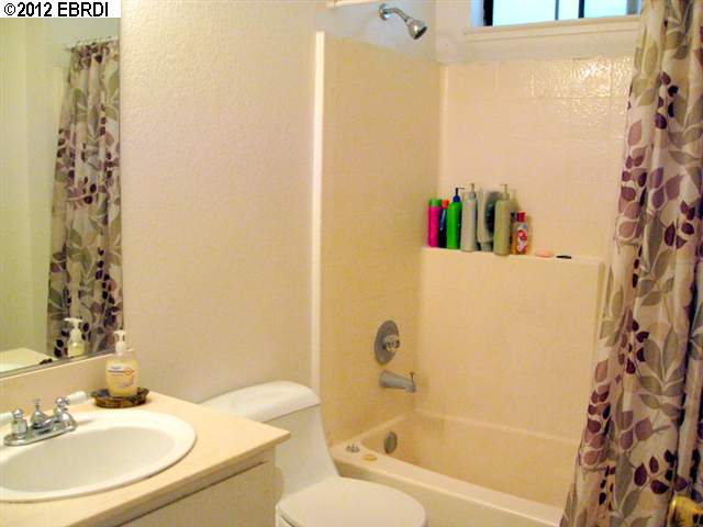 2520 38TH AVE, OAKLAND, California 94601-3806, ,Comm Ri Multi-units 5+,For Sale,38TH AVE,40561817