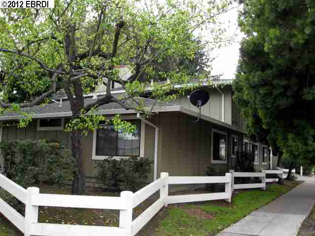 2520 38TH AVE, OAKLAND, California 94601-3806, ,Comm Ri Multi-units 5+,For Sale,38TH AVE,40561817