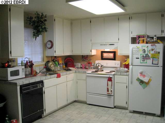 2520 38TH AVE, OAKLAND, California 94601-3806, ,Comm Ri Multi-units 5+,For Sale,38TH AVE,40561817