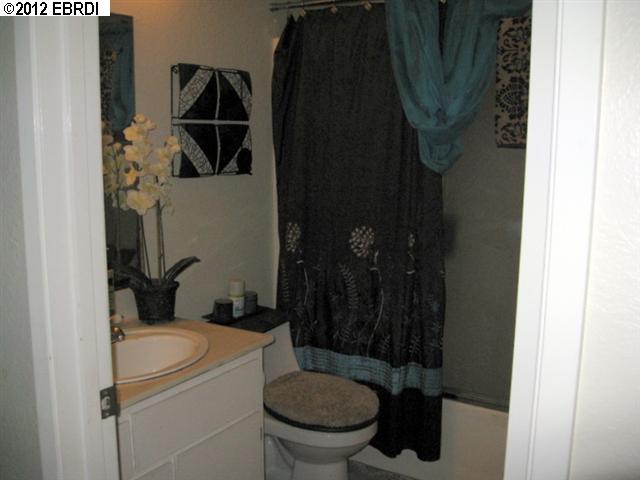 2520 38TH AVE, OAKLAND, California 94601-3806, ,Comm Ri Multi-units 5+,For Sale,38TH AVE,40561817