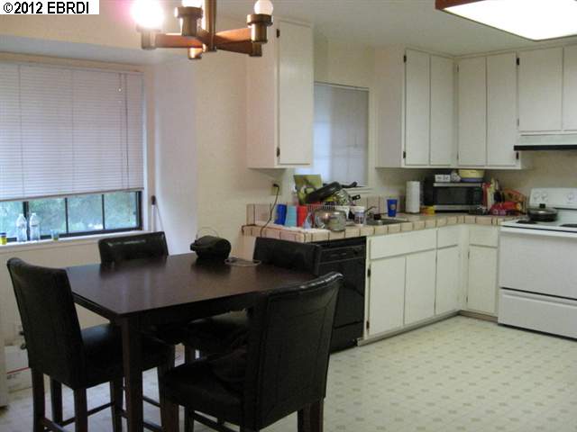 2520 38TH AVE, OAKLAND, California 94601-3806, ,Comm Ri Multi-units 5+,For Sale,38TH AVE,40561817