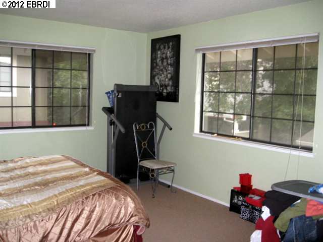 2520 38TH AVE, OAKLAND, California 94601-3806, ,Comm Ri Multi-units 5+,For Sale,38TH AVE,40561817