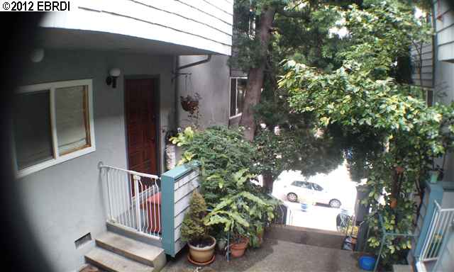 637 VALLE VISTA AVE, OAKLAND, California 94610-1946, ,Comm Ri Multi-units 5+,For Sale,VALLE VISTA AVE,40562297