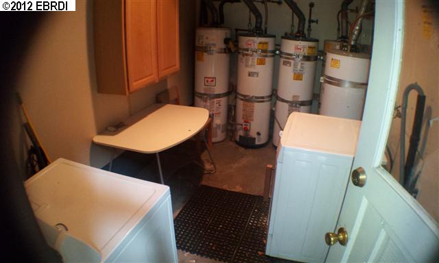 637 VALLE VISTA AVE, OAKLAND, California 94610-1946, ,Comm Ri Multi-units 5+,For Sale,VALLE VISTA AVE,40562297