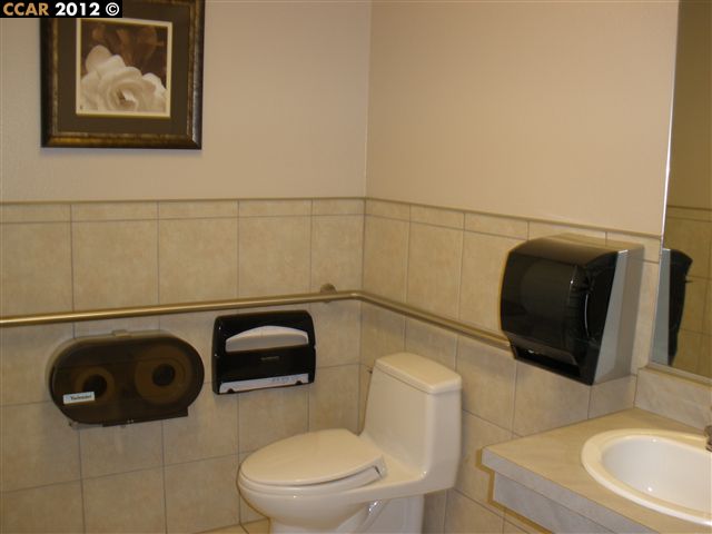 1866 CLAYTON RD #208, CONCORD, California 94520-2514, ,Comm Industrial For Lease,For Rent,CLAYTON RD #208,40937923