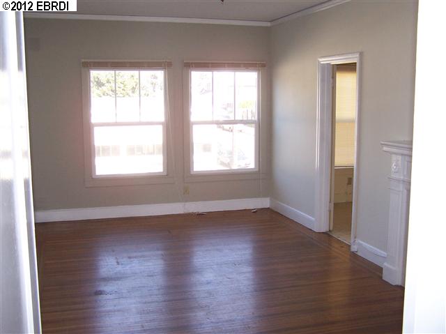 1527 MACARTHUR BLVD, OAKLAND, California 94602-1225, ,Comm Ri Multi-units 5+,For Sale,MACARTHUR BLVD,40563963