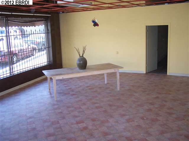 1527 MACARTHUR BLVD, OAKLAND, California 94602-1225, ,Comm Ri Multi-units 5+,For Sale,MACARTHUR BLVD,40563963